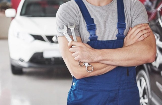 Authorized Car Service Centre in Thane - Mechanics Performing Regular Car Maintenance